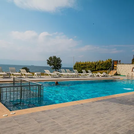 מלון Life Point 3*